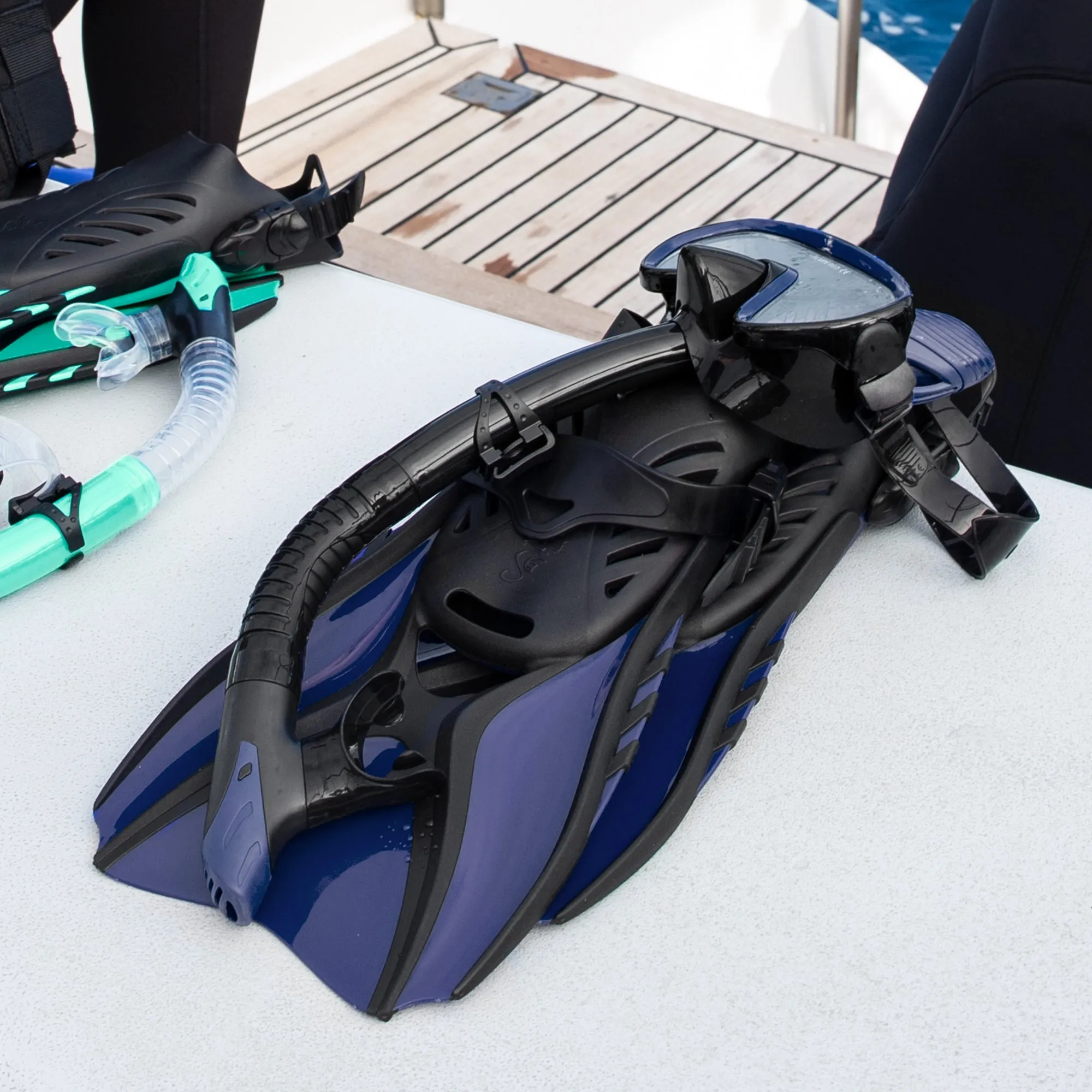Voyager Snorkel Set - Black Silicone/Midnight Blue